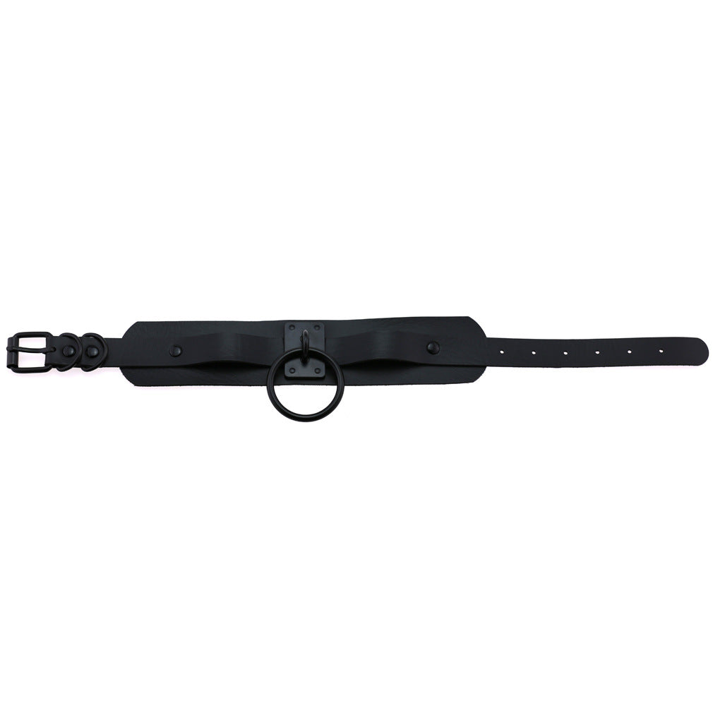 Collier ras du cou à large anneau en O pour soumission – Quincaillerie noire